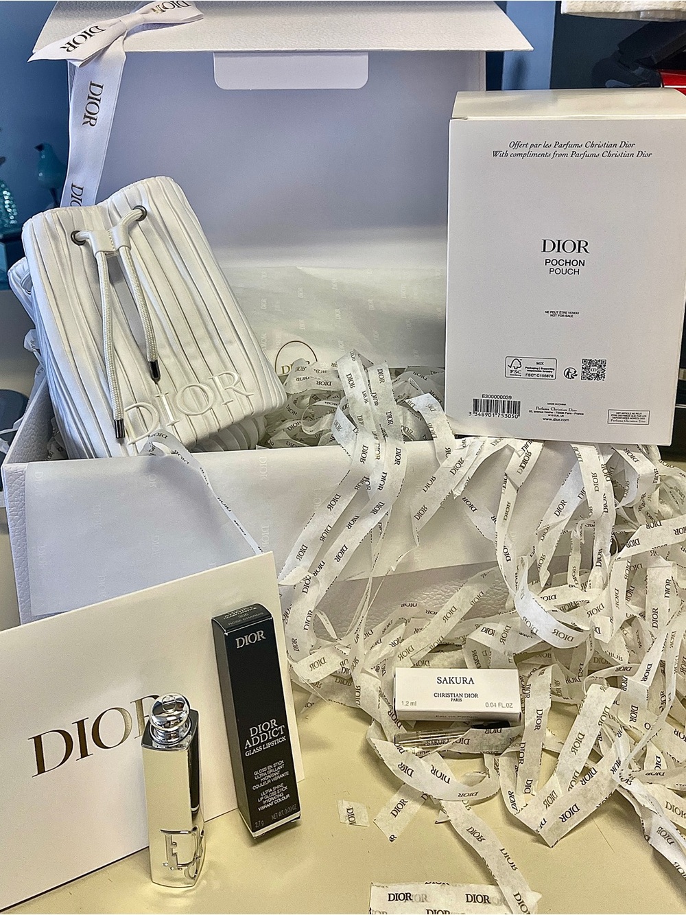 2Pc Dior NIB Glass Lipstick Rose Charms & Cosmetic Bag +sample scent & LgGiftBox - Picture 5 of 16